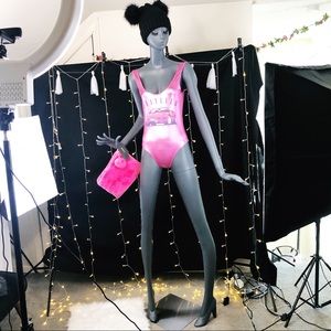 👱🏻♀️ NWT F21 Babygirl Cosmetic Bag 👑